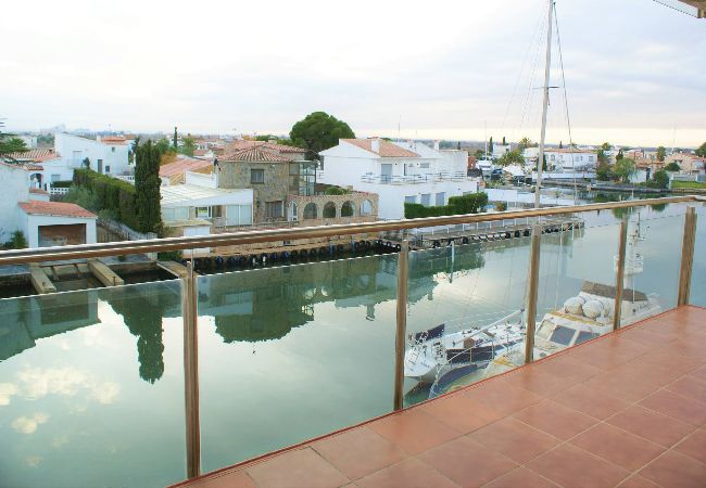 Apartamento en Rosas / Roses - Apartamento en Roses con vistas al canal y piscina AV-52 Apartamento en Rosas / Roses - Apartamento en Roses con vistas al canal y piscina AV-52
