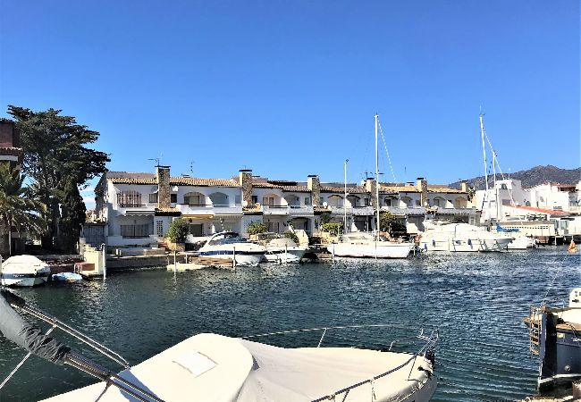 Apartamento en Rosas / Roses - Apartamento en Roses con vistas al canal y piscina AV-52 Apartamento en Rosas / Roses - Apartamento en Roses con vistas al canal y piscina AV-52