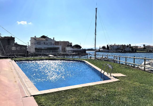 Apartamento en Rosas / Roses - Apartamento en Roses con vistas al canal y piscina AV-52 Apartamento en Rosas / Roses - Apartamento en Roses con vistas al canal y piscina AV-52