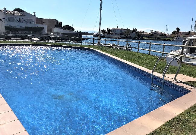 Apartamento en Rosas / Roses - Apartamento en Roses con vistas al canal y piscina AV-52 Apartamento en Rosas / Roses - Apartamento en Roses con vistas al canal y piscina AV-52