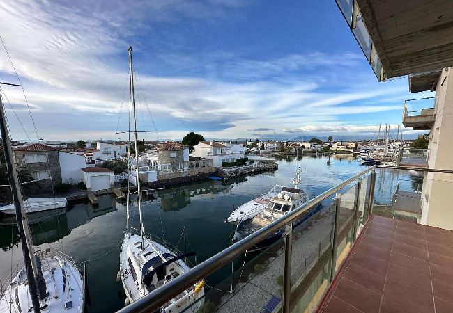 Apartamento en Rosas / Roses - Apartamento en Roses con vistas al canal y piscina AV-52 Apartamento en Rosas / Roses - Apartamento en Roses con vistas al canal y piscina AV-52