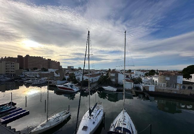 Apartamento en Rosas / Roses - Apartamento en Roses con vistas al canal y piscina AV-52 Apartamento en Rosas / Roses - Apartamento en Roses con vistas al canal y piscina AV-52