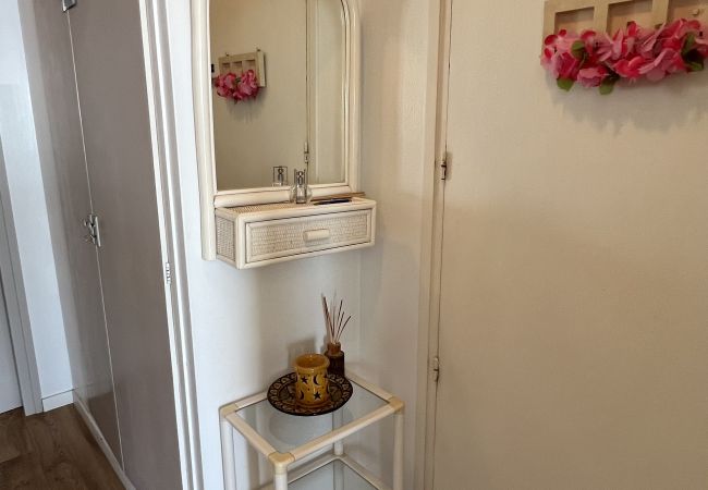 Apartamento en Rosas / Roses - Apartamento vista mar y parking Roses AV-27 Apartamento en Rosas / Roses - Apartamento vista mar y parking Roses AV-27