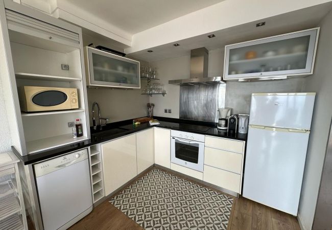 Apartamento en Rosas / Roses - Apartamento vista mar y parking Roses AV-27 Apartamento en Rosas / Roses - Apartamento vista mar y parking Roses AV-27