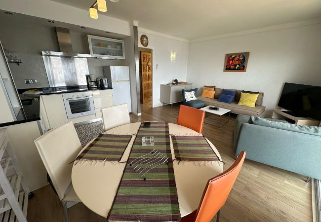 Apartamento en Rosas / Roses - Apartamento vista mar y parking Roses AV-27 Apartamento en Rosas / Roses - Apartamento vista mar y parking Roses AV-27