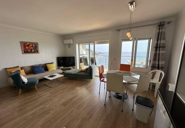 Apartamento en Rosas / Roses - Apartamento vista mar y parking Roses AV-27 Apartamento en Rosas / Roses - Apartamento vista mar y parking Roses AV-27