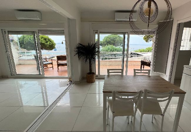 Apartamento en Rosas / Roses - Apartamento en primera línea mar AV-11 Apartamento en Rosas / Roses - Apartamento en primera línea mar AV-11
