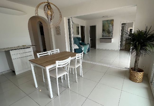 Apartamento en Rosas / Roses - Apartamento en primera línea mar AV-11 Apartamento en Rosas / Roses - Apartamento en primera línea mar AV-11