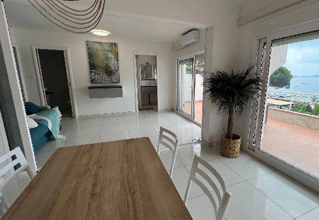 Apartamento en Rosas / Roses - Apartamento en primera línea mar AV-11 Apartamento en Rosas / Roses - Apartamento en primera línea mar AV-11