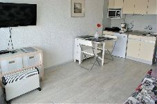 Estudio en Rosas / Roses - Estudio Fantástica vista al mar Roses AV-14