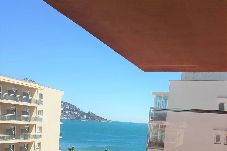 Apartamento en Rosas / Roses - Piso vista mar al  lado de playa Roses AV-19