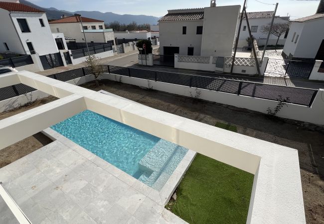 Casa en Rosas / Roses - Casa Moderna en Mas Bosca, Roses con piscina y jardín AV-67 Casa en Rosas / Roses - Casa Moderna en Mas Bosca, Roses con piscina y jardín AV-67