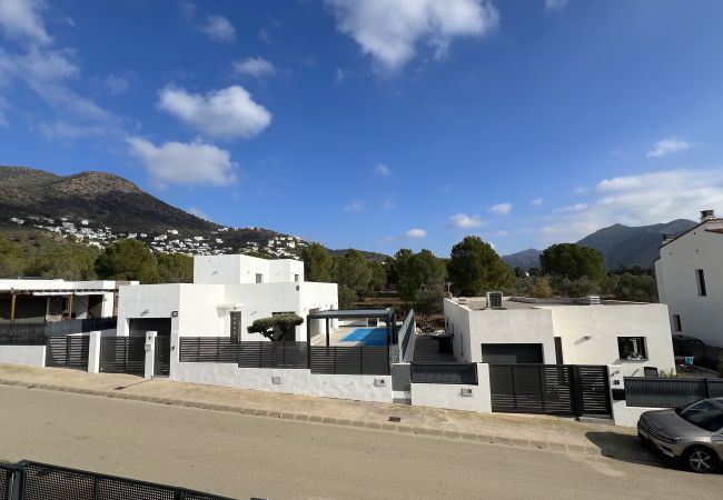 Casa en Rosas / Roses - Casa Moderna en Mas Bosca, Roses con piscina y jardín AV-67 Casa en Rosas / Roses - Casa Moderna en Mas Bosca, Roses con piscina y jardín AV-67