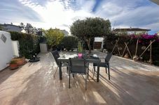 Apartamento en Rosas / Roses - Precioso apartamento con gran terraza y piscina comunitaria y parking AV-08