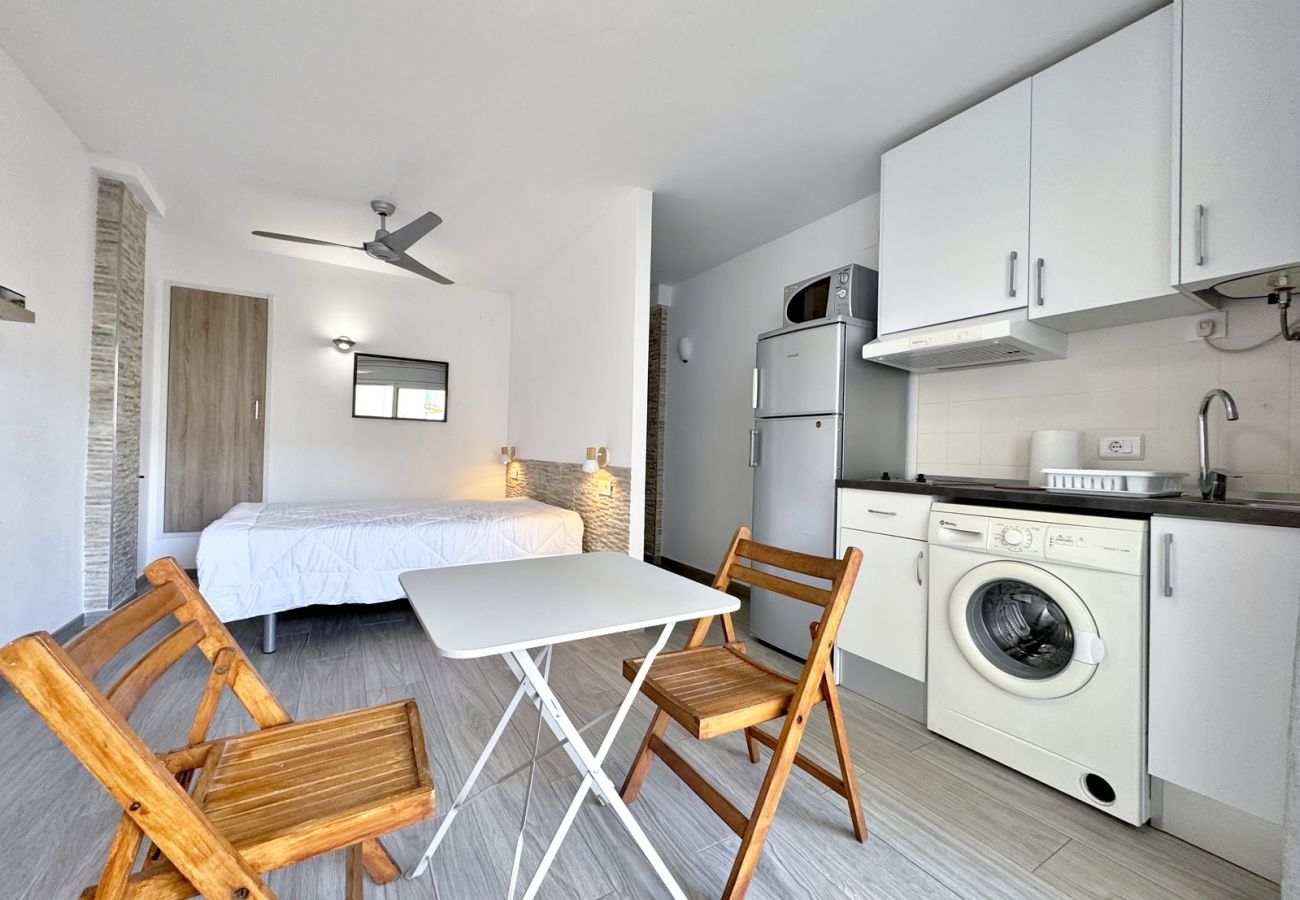 Estudio en Rosas / Roses - Estudio cerca de la playa con terraza AV-80 Estudio en Rosas / Roses - Estudio cerca de la playa con terraza AV-80