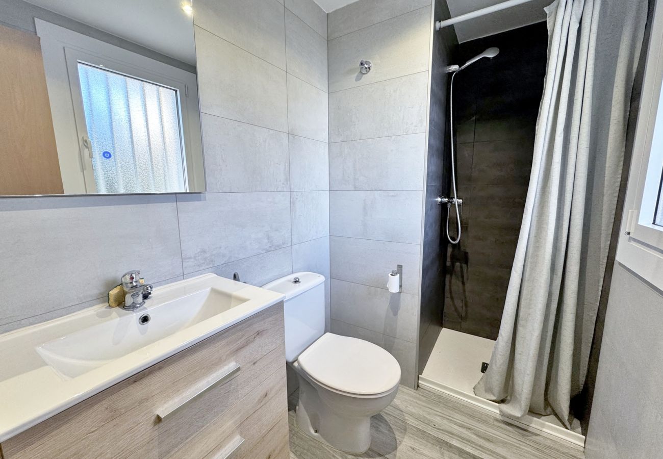 Estudio en Rosas / Roses - Estudio cerca de la playa con terraza AV-80 Estudio en Rosas / Roses - Estudio cerca de la playa con terraza AV-80