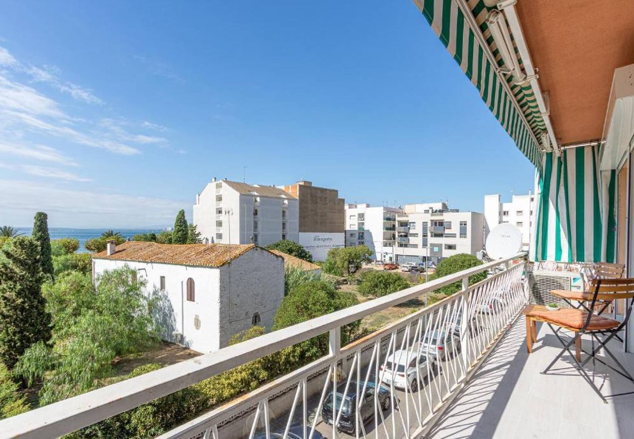 Apartment in Rosas / Roses - Flat in front of the sea in the centre of Roses AV-59 Apartment in Rosas / Roses - Flat in front of the sea in the centre of Roses AV-59