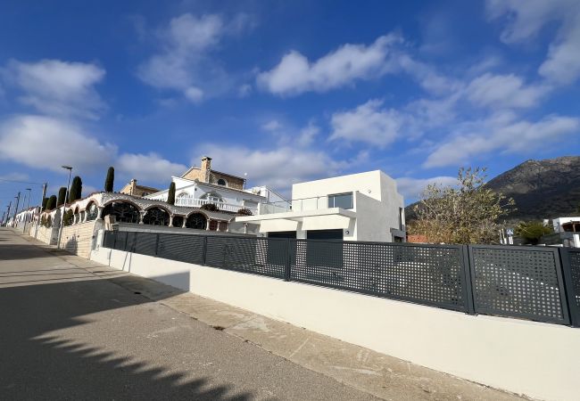 House in Rosas / Roses - Modern house in Mas Bosca, Roses with pool and garden AV-67 House in Rosas / Roses - Modern house in Mas Bosca, Roses with pool and garden AV-67