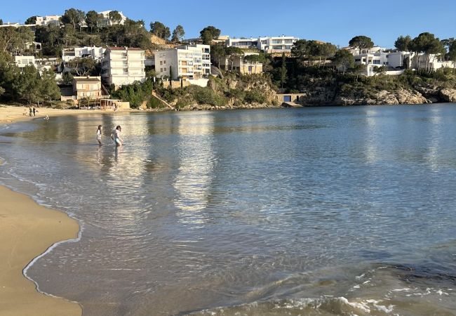  à Rosas / Roses - Appartement avec accès direct à la plage AV-369