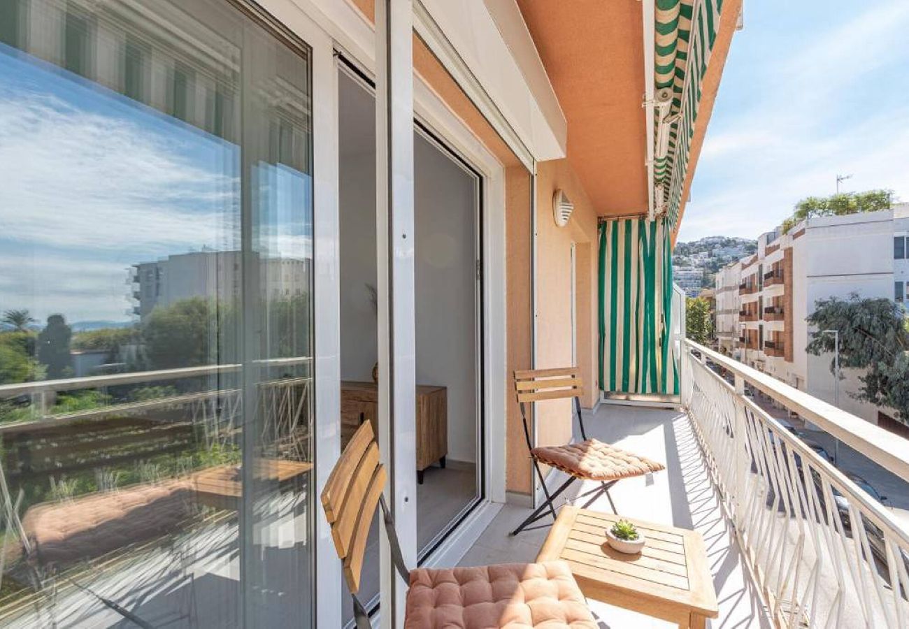 Appartement à Rosas / Roses - Appartement face à la mer dans le centre de Roses AV-59 Appartement à Rosas / Roses - Appartement face à la mer dans le centre de Roses AV-59