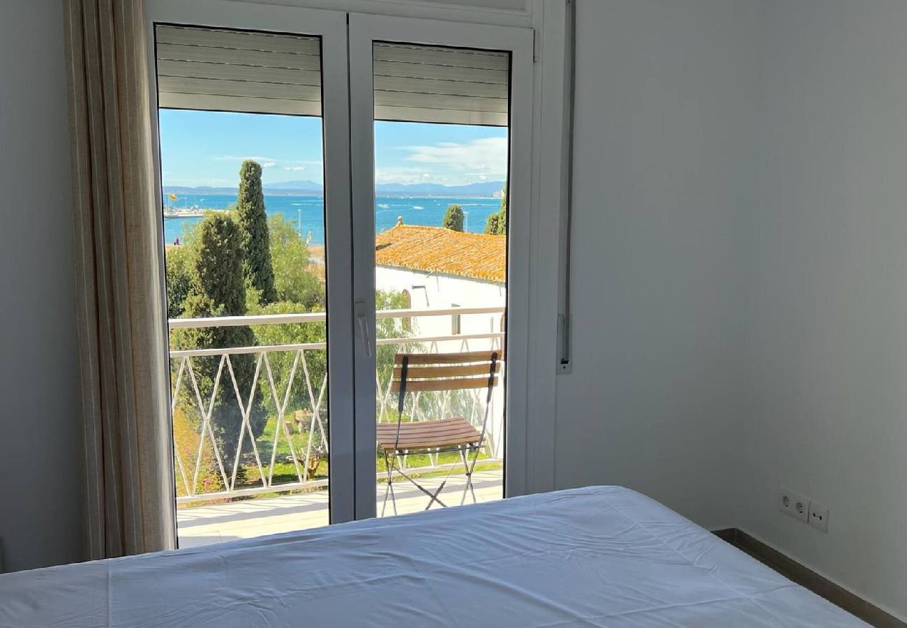 Appartement à Rosas / Roses - Appartement face à la mer dans le centre de Roses AV-59 Appartement à Rosas / Roses - Appartement face à la mer dans le centre de Roses AV-59