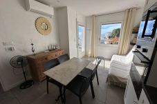 Appartement à Rosas / Roses - Bel appartement avec vue sur la mer sur la belle plage d'Almadrava. AV-76